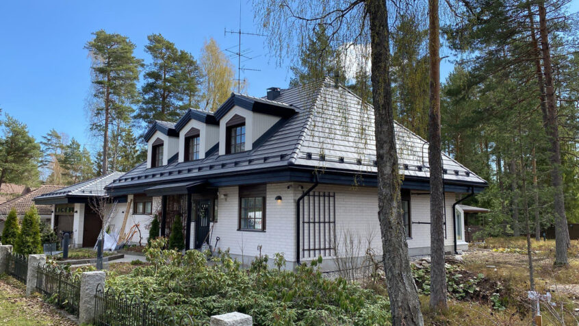 Asiakaskokemus: Kattoremontti Kauniaisissa – Taitokatto uudisti 80-luvun omakotitalon katon