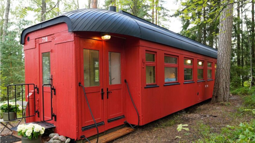 TaitoKatto mukana Huvila ja huussi -ohjelmassa: Historiallinen junavaunu sai uuden loiston käsityönä